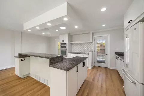 Kitchen - 15023 Mission Ave, Oak Forest, IL 60452 photo 3 of 6