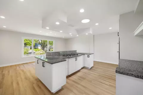 Kitchen - 15023 Mission Ave, Oak Forest, IL 60452 photo 4 of 6