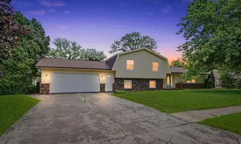 2006 Cindy Lynn St, Urbana, IL 61802