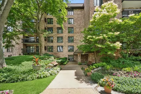 3741 Mission Hills Rd #201, Northbrook, IL 60062