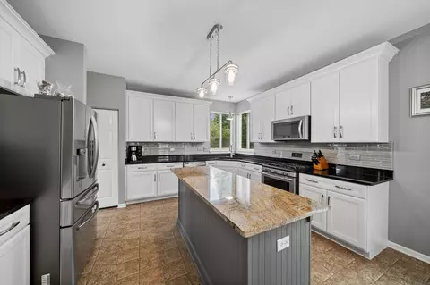 Kitchen - 25209 Scott Dr, Plainfield, IL 60544 photo 2 of 4