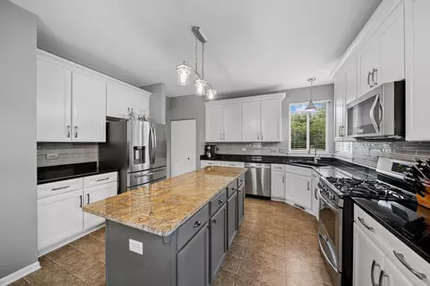 Kitchen - 25209 Scott Dr, Plainfield, IL 60544 photo 3 of 4