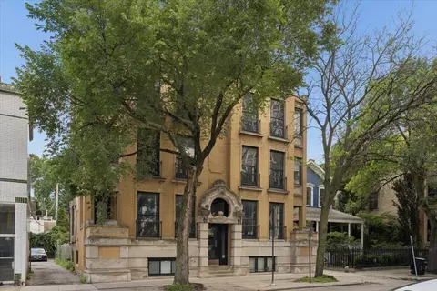 445 W Fullerton Pkwy #2E, Chicago, IL 60614