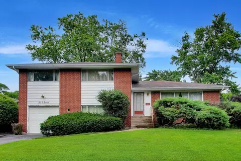 607 S George St, Mount Prospect, IL 60056