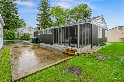 Exterior - 809 E Wilson St, Batavia, IL 60510 photo 4 of 8