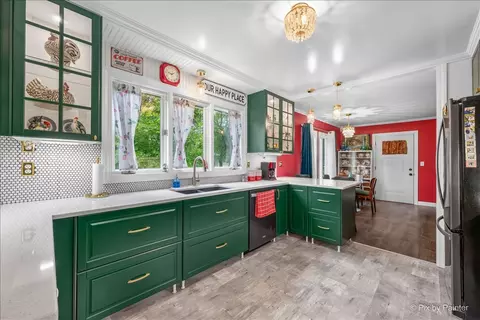 Kitchen - 809 E Wilson St, Batavia, IL 60510 photo 3 of 4