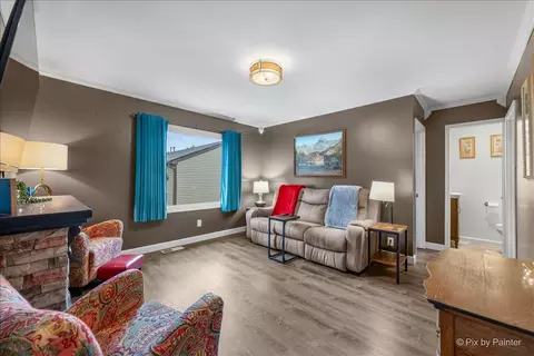 Living - 809 E Wilson St, Batavia, IL 60510 photo 1 of 2