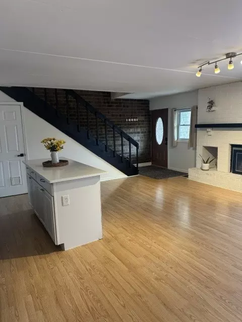 Entry Way - 1103 Kenneth Cir, Elgin, IL 60120 photo 1 of 3