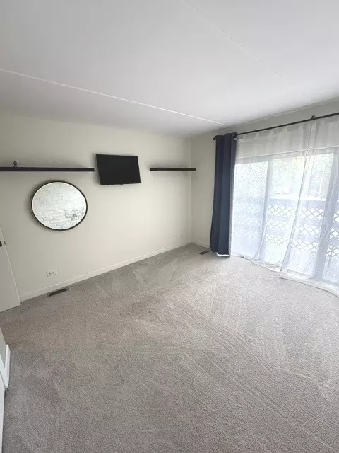 Bedroom - 1103 Kenneth Cir, Elgin, IL 60120 photo 3 of 5