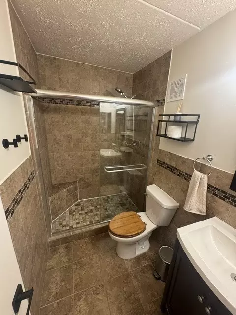 Bath - 1103 Kenneth Cir, Elgin, IL 60120 photo 1 of 1