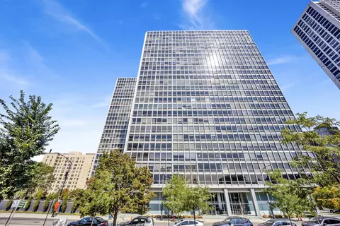 330 W Diversey Pkwy #2008, Chicago, IL 60657