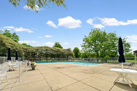 Exterior - 1500 Harbour Dr #4F, Wheeling, IL 60090 photo 2 of 2
