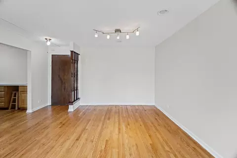 Living - 1500 Harbour Dr #4F, Wheeling, IL 60090 photo 4 of 5