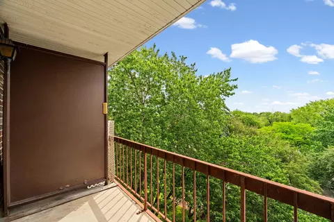 Exterior - 1500 Harbour Dr #4F, Wheeling, IL 60090 photo 1 of 2