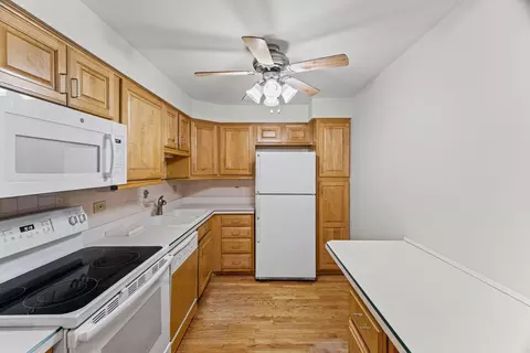Kitchen - 1500 Harbour Dr #4F, Wheeling, IL 60090 photo 1 of 2