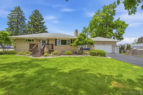 15 S 10th St, Saint Charles, IL 60174