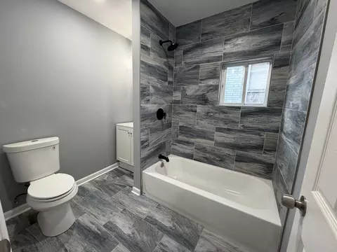 Bath - 6922 S Rockwell St, Chicago, IL 60629 photo 2 of 2