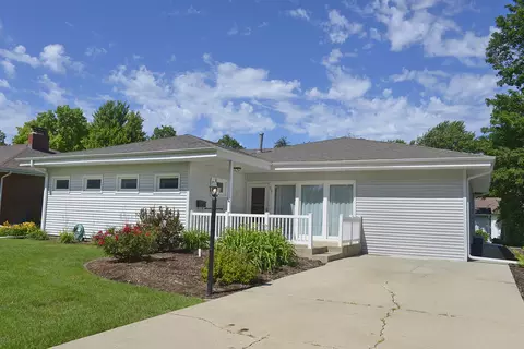 915 Adams St, Ottawa, IL 61350