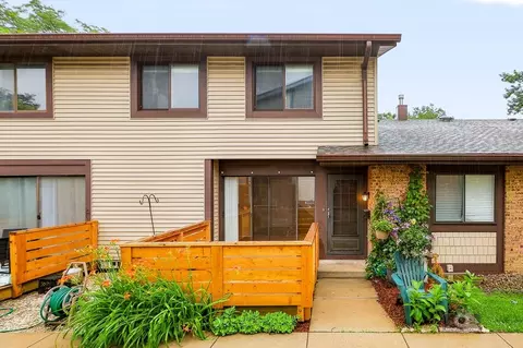 8334 Portsmouth Dr #B, Darien, IL 60561