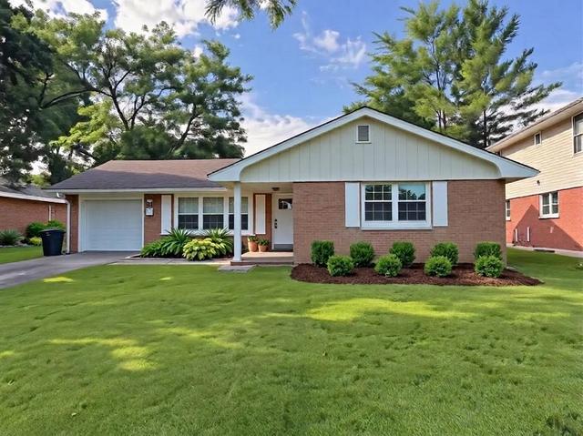 129 Monument Ave, Barrington, IL 60010