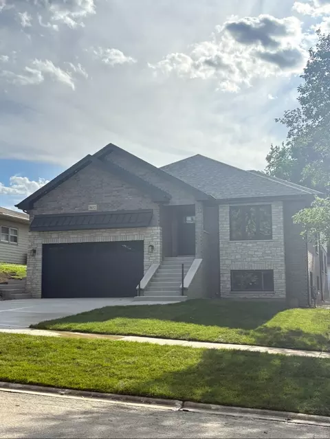 9432 S 82 Ct, Hickory Hills, IL 60457