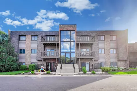 1440 Stonebridge Cir #J12, Wheaton, IL 60189