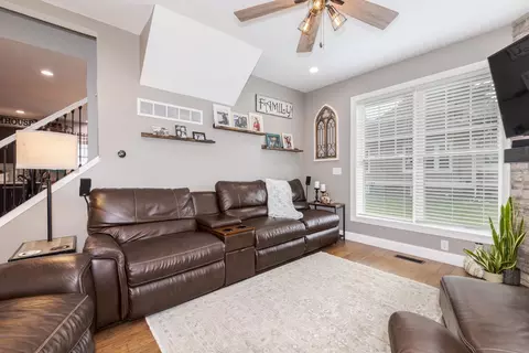 Living - 101 E 4th St, El Paso, IL 61738 photo 3 of 3