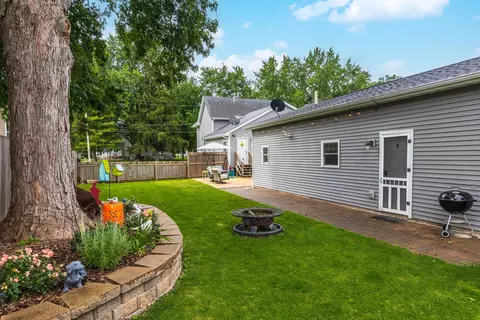 Exterior - 101 E 4th St, El Paso, IL 61738 photo 6 of 15