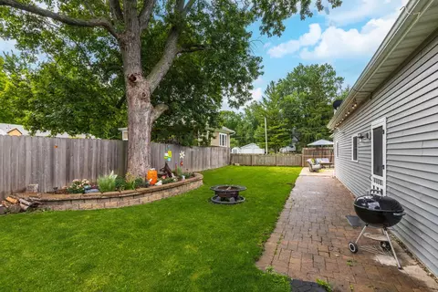 Exterior - 101 E 4th St, El Paso, IL 61738 photo 5 of 15