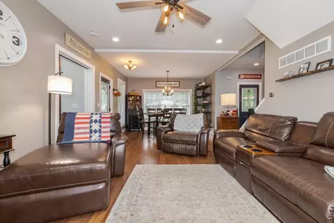 Entry Way - 101 E 4th St, El Paso, IL 61738 photo 1 of 1