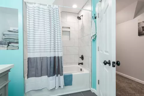 Bath - 101 E 4th St, El Paso, IL 61738 photo 4 of 5
