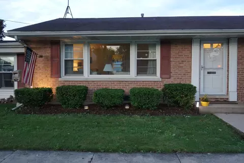 556 Crestwood Dr, Des Plaines, IL 60016