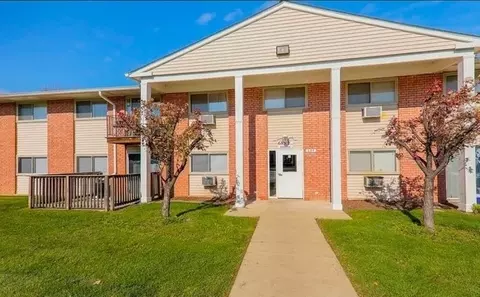 685 E Fullerton Ave #201, Glendale Heights, IL 60139