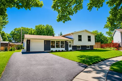 7777 Ramsgate Cir S, Hanover Park, IL 60133