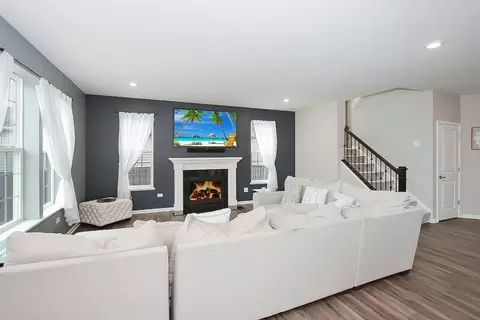 Living - 3617 Emerald Rd, Elgin, IL 60124 photo 1 of 5