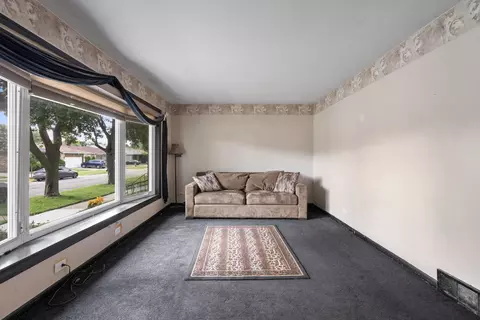 Living - 3537 Harvey Ave, Berwyn, IL 60402 photo 1 of 3
