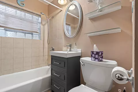 Bath - 3537 Harvey Ave, Berwyn, IL 60402 photo 1 of 5