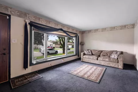 Living - 3537 Harvey Ave, Berwyn, IL 60402 photo 2 of 3