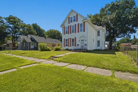1121 W 14th St, Davenport, IA 52804
