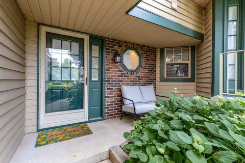 Exterior - 951 Ridgefield Ln, Wheeling, IL 60090 photo 3 of 7
