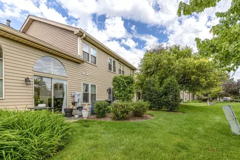 Exterior - 951 Ridgefield Ln, Wheeling, IL 60090 photo 6 of 7