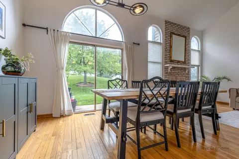 Dining - 951 Ridgefield Ln, Wheeling, IL 60090 photo 1 of 2