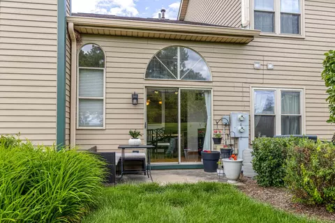 Exterior - 951 Ridgefield Ln, Wheeling, IL 60090 photo 5 of 7