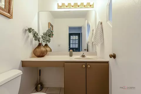 Bath - 951 Ridgefield Ln, Wheeling, IL 60090 photo 1 of 2