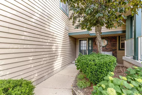Exterior - 951 Ridgefield Ln, Wheeling, IL 60090 photo 7 of 7