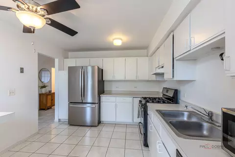 Kitchen - 951 Ridgefield Ln, Wheeling, IL 60090 photo 3 of 3