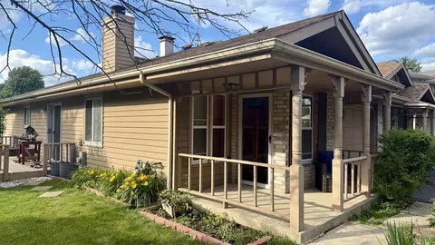 151 Pier Ct, Naperville, IL 60565