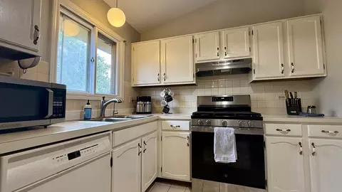 Kitchen - 151 Pier Ct, Naperville, IL 60565 photo 1 of 1