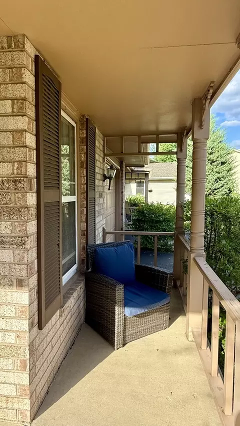 Exterior - 151 Pier Ct, Naperville, IL 60565 photo 6 of 12