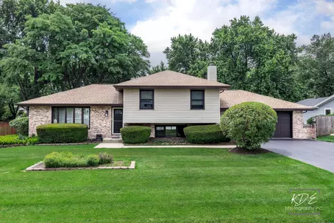 29 W303 Hartman Dr, Naperville, IL 60564